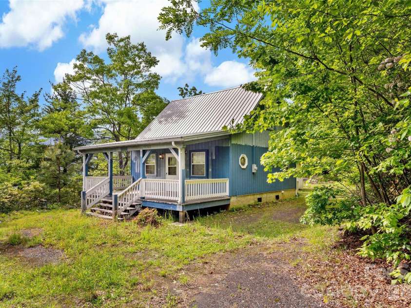42 Parkway Drive, Marion, NC 28752.  MLS# CAR4260169, YatesRealty ID 9320. 