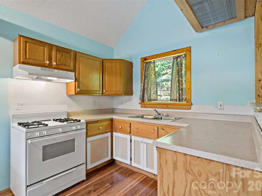 42 Parkway Drive, Marion, NC 28752.  MLS# CAR4260169, YatesRealty ID 9320. 