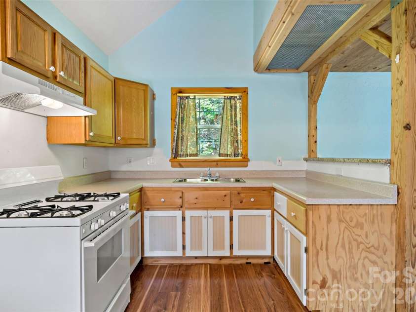 42 Parkway Drive, Marion, NC 28752.  MLS# CAR4260169, YatesRealty ID 9320. 