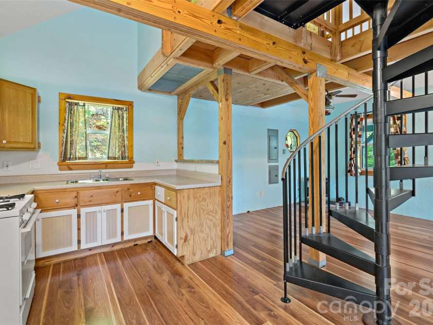 42 Parkway Drive, Marion, NC 28752.  MLS# CAR4260169, YatesRealty ID 9320. 