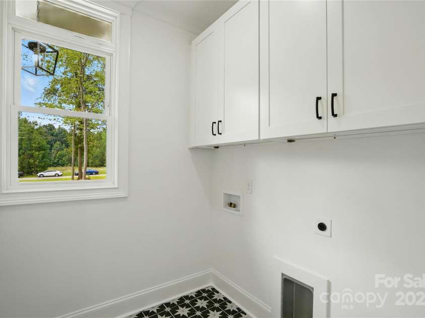 409 Henry Chapel Road, Belmont, NC 28012.  MLS# CAR4237282, YatesRealty ID 9321. Laundry