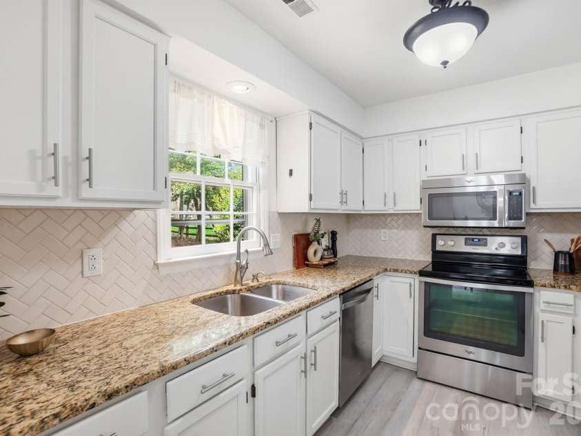 8912 Danson Drive, Charlotte, NC 28277.  MLS# CAR4364378, YatesRealty ID 9321. 