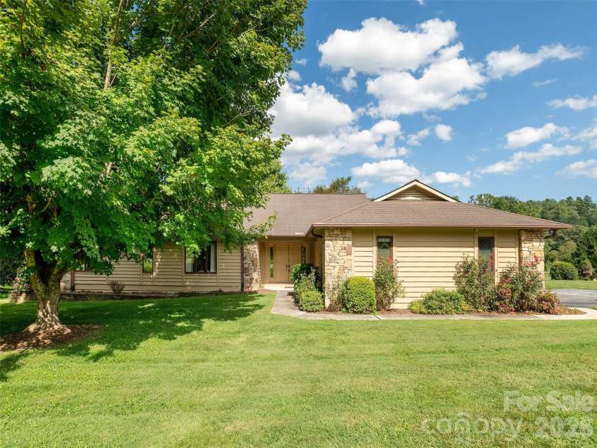 504 Crooked Creek Road, Hendersonville, NC 28739.  MLS# CAR4366869, YatesRealty ID 9322. 
