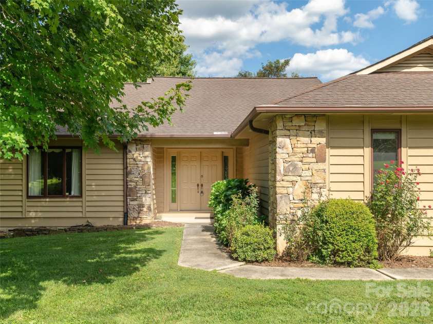 504 Crooked Creek Road, Hendersonville, NC 28739.  MLS# CAR4366869, YatesRealty ID 9322. 