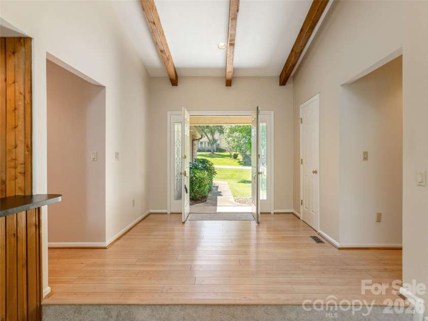 504 Crooked Creek Road, Hendersonville, NC 28739.  MLS# CAR4366869, YatesRealty ID 9322. 