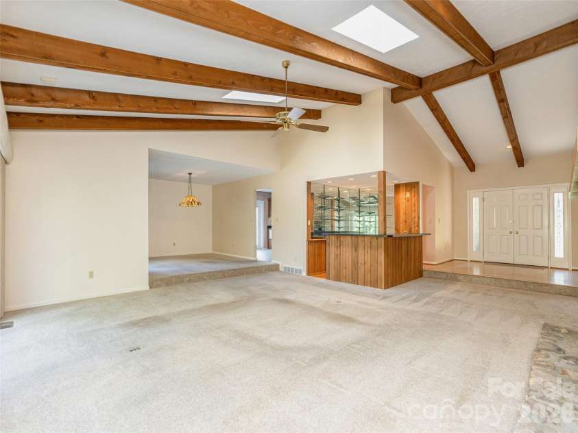 504 Crooked Creek Road, Hendersonville, NC 28739.  MLS# CAR4366869, YatesRealty ID 9322. 