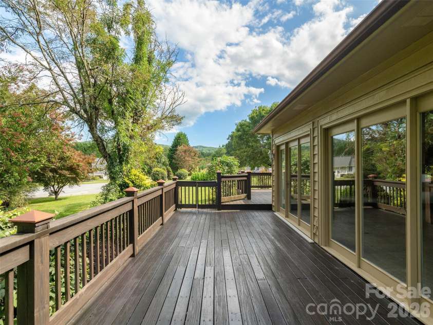 504 Crooked Creek Road, Hendersonville, NC 28739.  MLS# CAR4366869, YatesRealty ID 9322. 