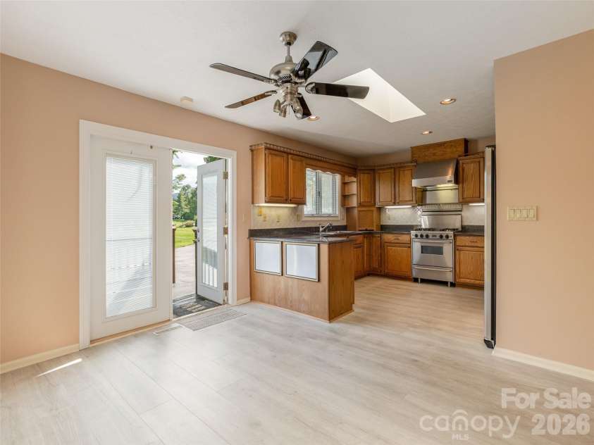 504 Crooked Creek Road, Hendersonville, NC 28739.  MLS# CAR4366869, YatesRealty ID 9322. 