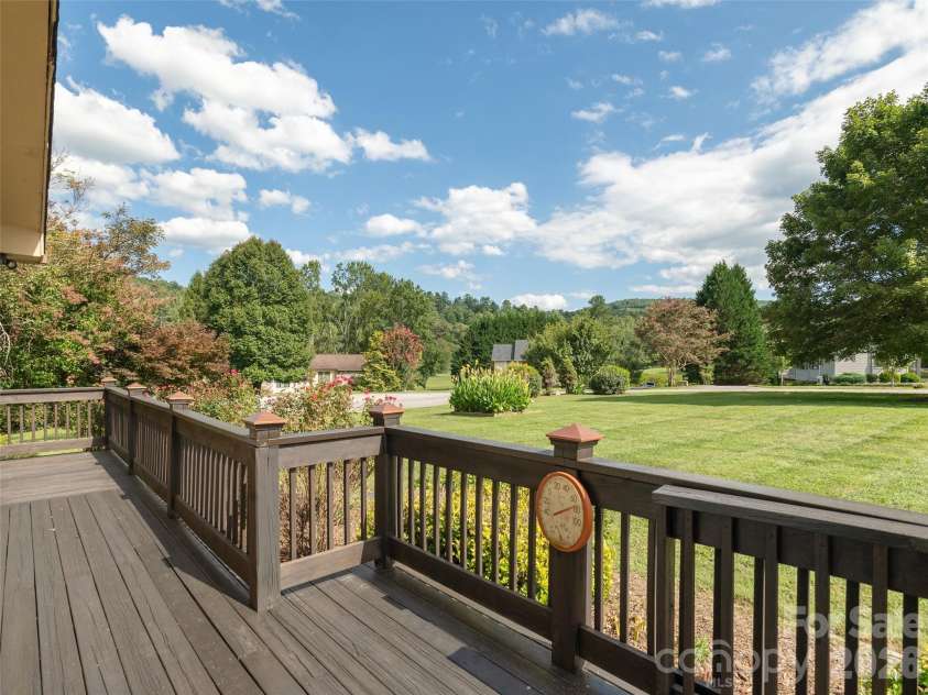 504 Crooked Creek Road, Hendersonville, NC 28739.  MLS# CAR4366869, YatesRealty ID 9322. 