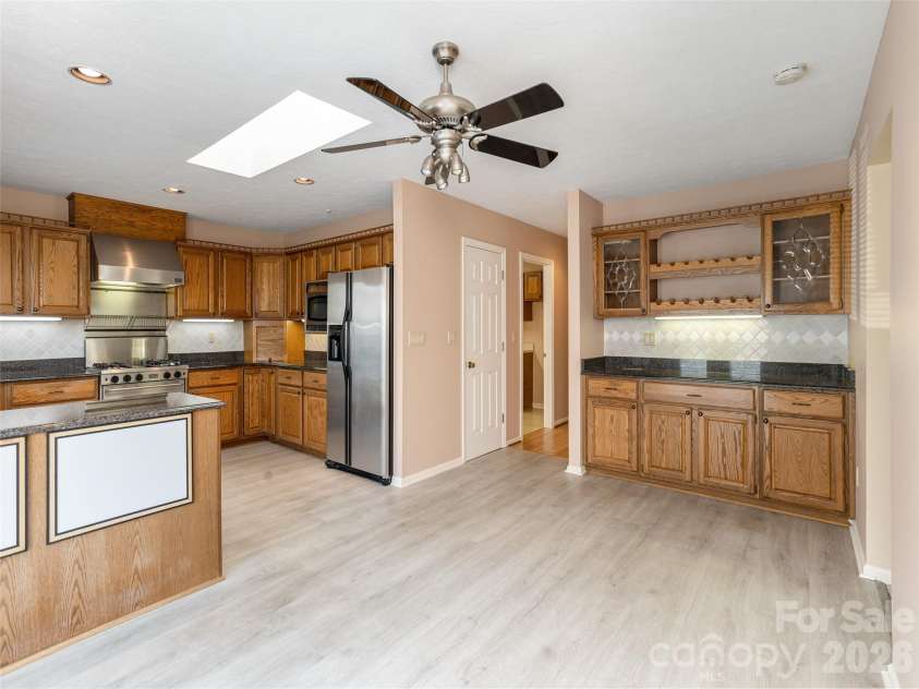 504 Crooked Creek Road, Hendersonville, NC 28739.  MLS# CAR4366869, YatesRealty ID 9322. 