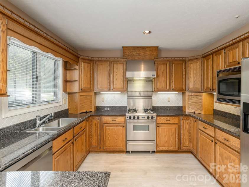 504 Crooked Creek Road, Hendersonville, NC 28739.  MLS# CAR4366869, YatesRealty ID 9322. 