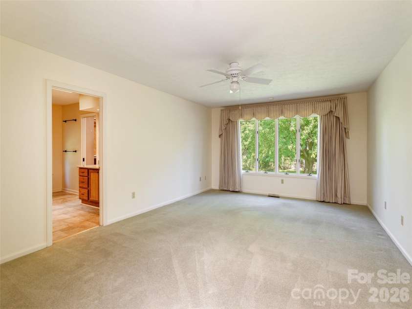 504 Crooked Creek Road, Hendersonville, NC 28739.  MLS# CAR4366869, YatesRealty ID 9322. 