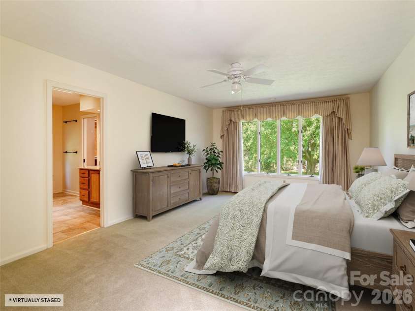 504 Crooked Creek Road, Hendersonville, NC 28739.  MLS# CAR4366869, YatesRealty ID 9322. 