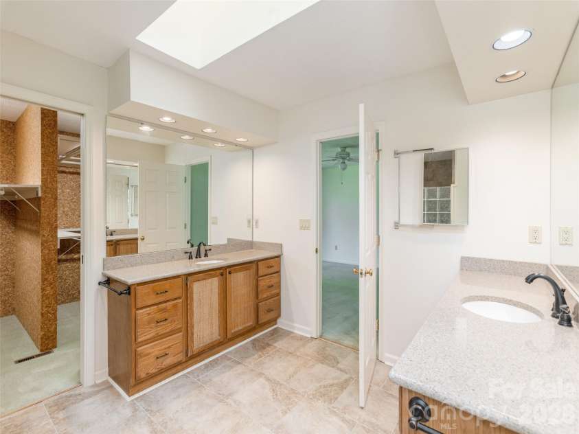 504 Crooked Creek Road, Hendersonville, NC 28739.  MLS# CAR4366869, YatesRealty ID 9322. 