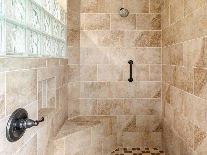 504 Crooked Creek Road, Hendersonville, NC 28739.  MLS# CAR4366869, YatesRealty ID 9322. 