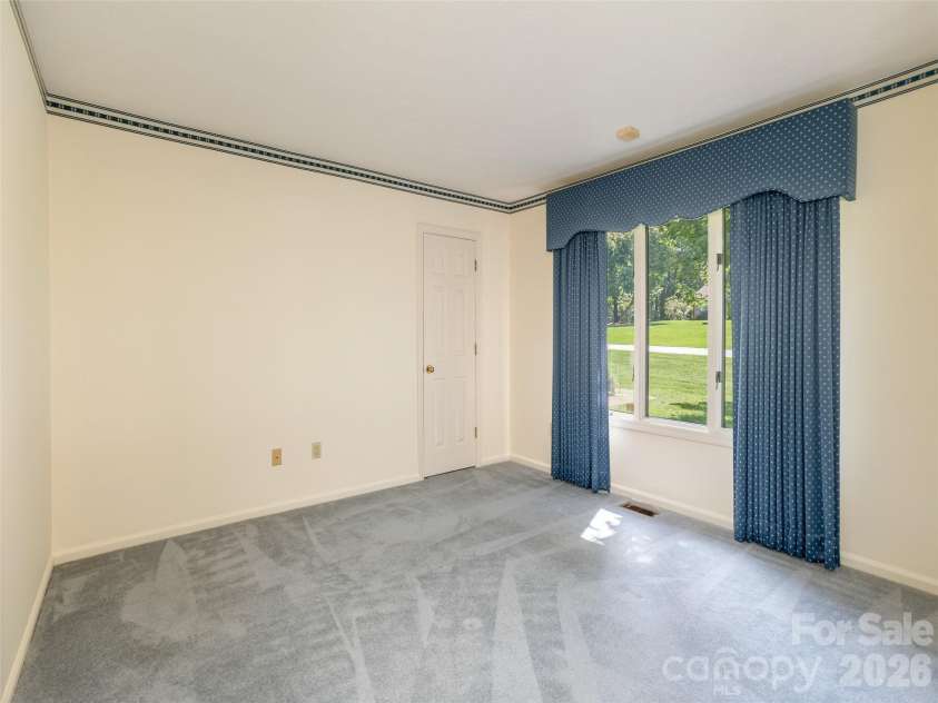 504 Crooked Creek Road, Hendersonville, NC 28739.  MLS# CAR4366869, YatesRealty ID 9322. 