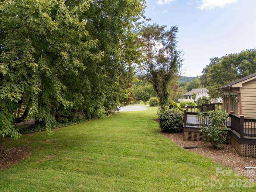 504 Crooked Creek Road, Hendersonville, NC 28739.  MLS# CAR4366869, YatesRealty ID 9322. 