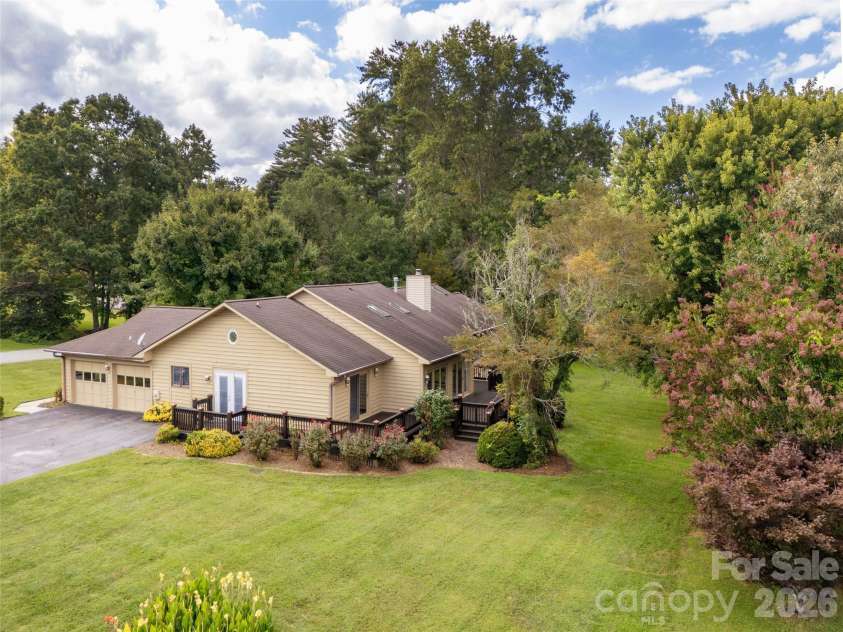 504 Crooked Creek Road, Hendersonville, NC 28739.  MLS# CAR4366869, YatesRealty ID 9322. 