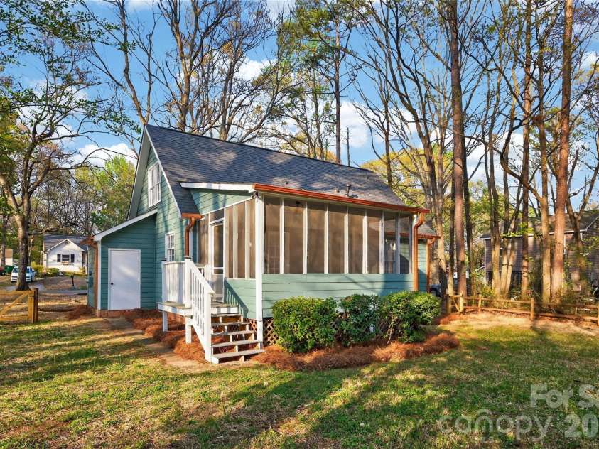 6543 Montezuma Trail, Charlotte, NC 28227.  MLS# CAR4364022, YatesRealty ID 9323. 
