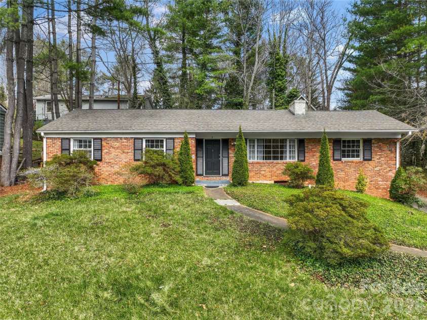 1 Clearbrook Road, Asheville, NC 28805.  MLS# CAR4355124, YatesRealty ID 9325. 