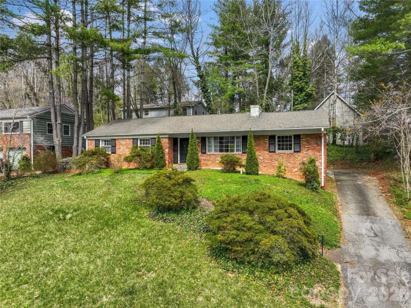 1 Clearbrook Road, Asheville, NC 28805.  MLS# CAR4355124, YatesRealty ID 9325. 