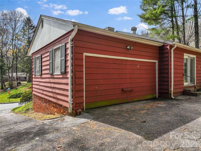 1 Clearbrook Road, Asheville, NC 28805.  MLS# CAR4355124, YatesRealty ID 9325. 