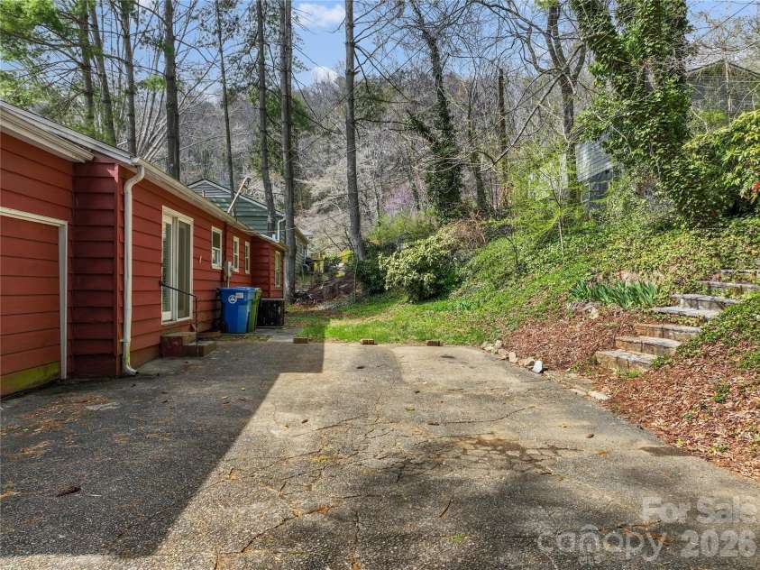 1 Clearbrook Road, Asheville, NC 28805.  MLS# CAR4355124, YatesRealty ID 9325. 