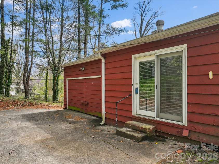1 Clearbrook Road, Asheville, NC 28805.  MLS# CAR4355124, YatesRealty ID 9325. 