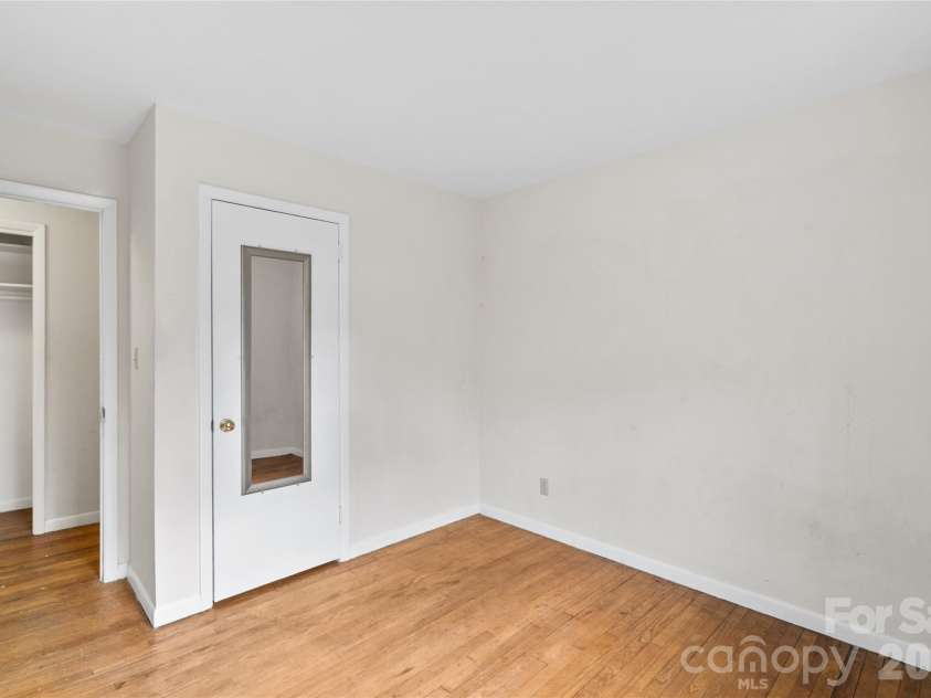 1 Clearbrook Road, Asheville, NC 28805.  MLS# CAR4355124, YatesRealty ID 9325. 
