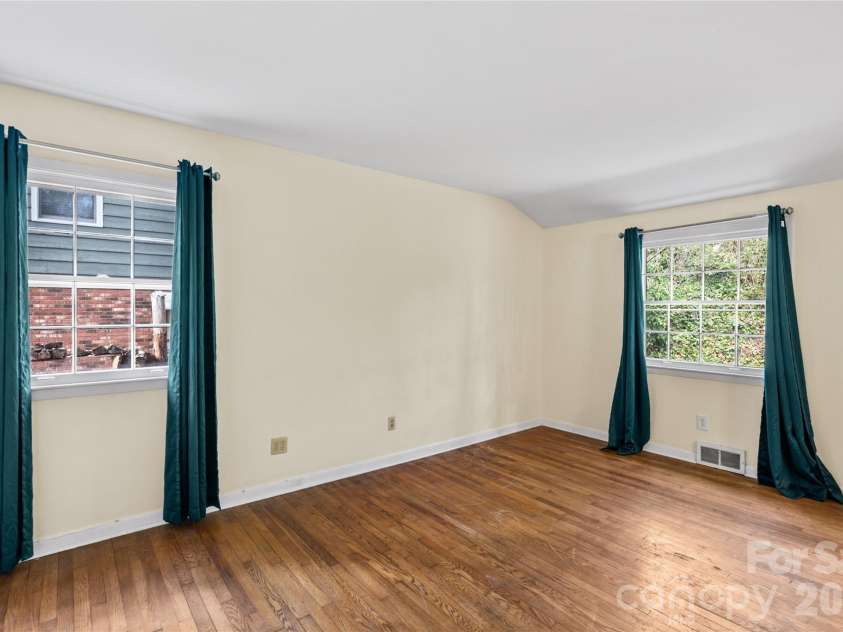 1 Clearbrook Road, Asheville, NC 28805.  MLS# CAR4355124, YatesRealty ID 9325. 