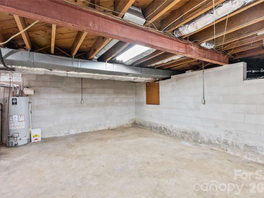 1 Clearbrook Road, Asheville, NC 28805.  MLS# CAR4355124, YatesRealty ID 9325. 