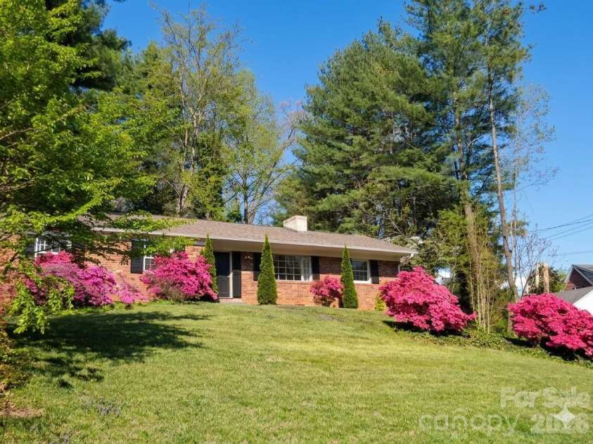 1 Clearbrook Road, Asheville, NC 28805.  MLS# CAR4355124, YatesRealty ID 9325. 