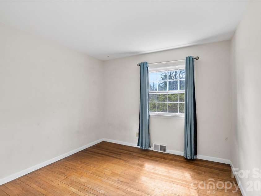 1 Clearbrook Road, Asheville, NC 28805.  MLS# CAR4355124, YatesRealty ID 9325. Primary Bedroom