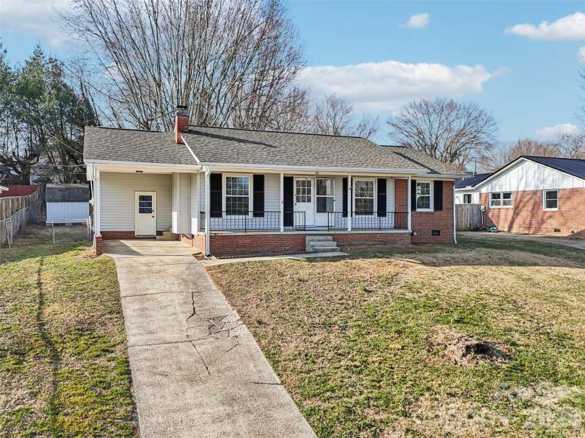 23 Starmount Drive, Asheville, NC 28806.  MLS# CAR4351284, YatesRealty ID 9327. 