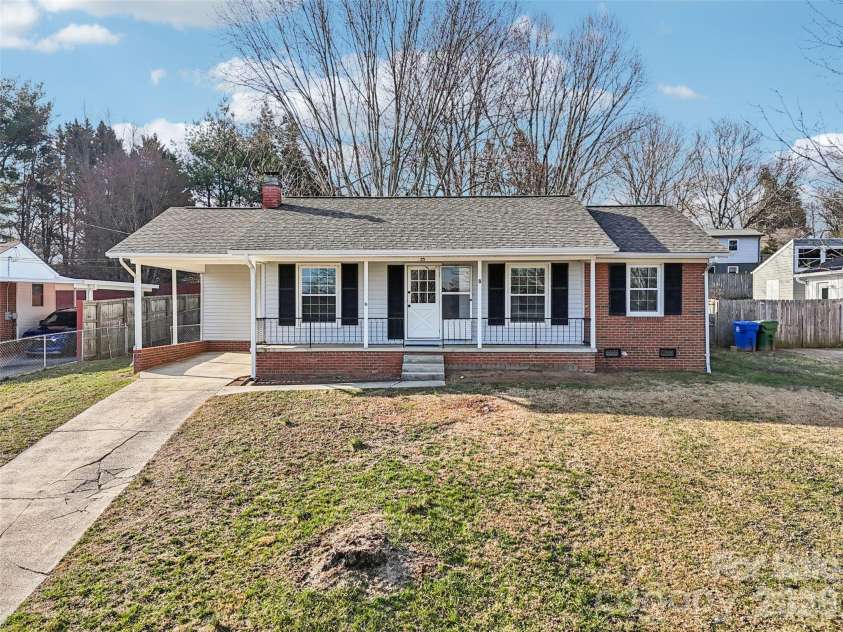 23 Starmount Drive, Asheville, NC 28806.  MLS# CAR4351284, YatesRealty ID 9327. 