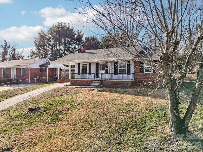 23 Starmount Drive, Asheville, NC 28806.  MLS# CAR4351284, YatesRealty ID 9327. 