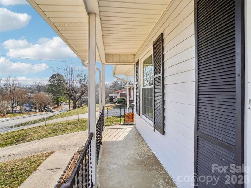 23 Starmount Drive, Asheville, NC 28806.  MLS# CAR4351284, YatesRealty ID 9327. 