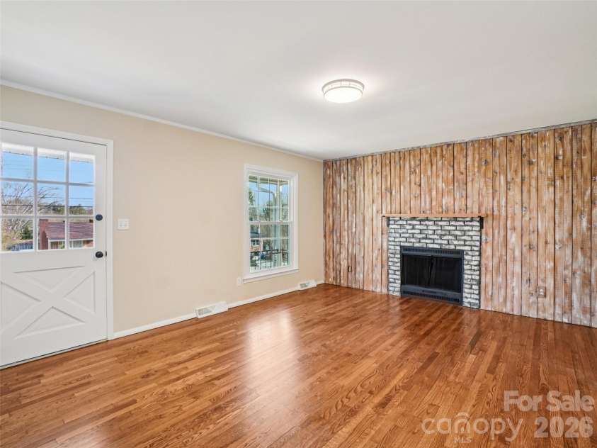 23 Starmount Drive, Asheville, NC 28806.  MLS# CAR4351284, YatesRealty ID 9327. 