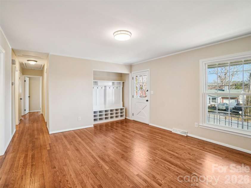 23 Starmount Drive, Asheville, NC 28806.  MLS# CAR4351284, YatesRealty ID 9327. 