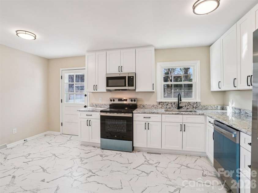 23 Starmount Drive, Asheville, NC 28806.  MLS# CAR4351284, YatesRealty ID 9327. 