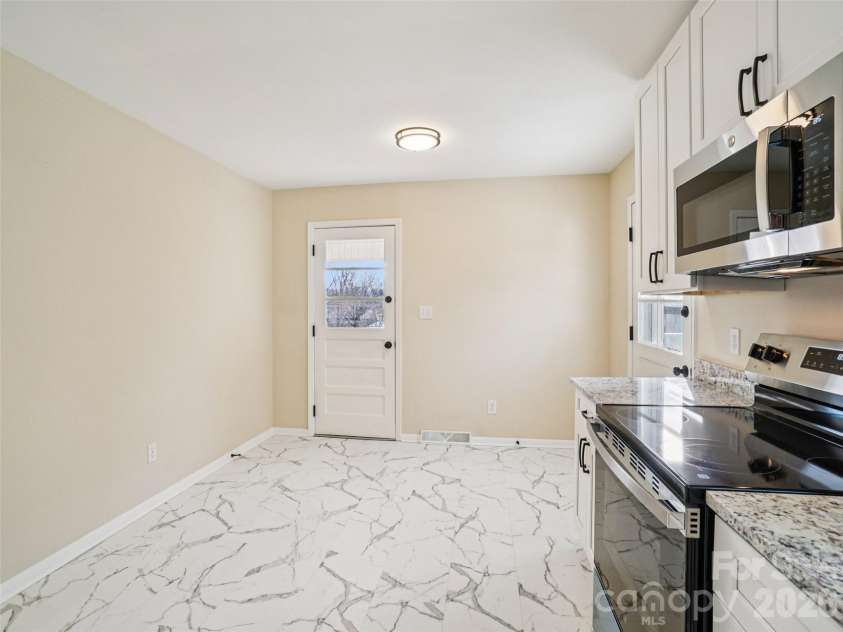 23 Starmount Drive, Asheville, NC 28806.  MLS# CAR4351284, YatesRealty ID 9327. 
