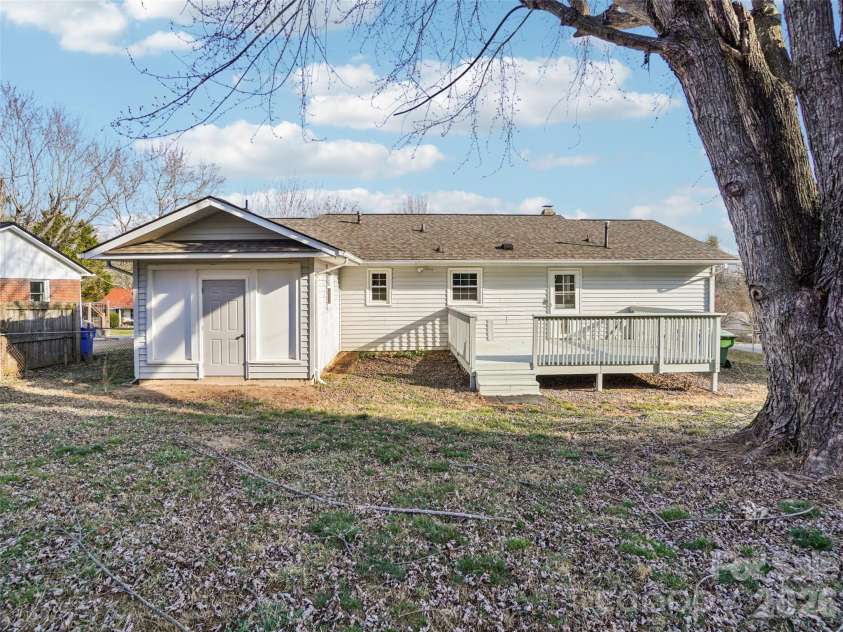 23 Starmount Drive, Asheville, NC 28806.  MLS# CAR4351284, YatesRealty ID 9327. 