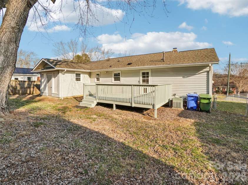 23 Starmount Drive, Asheville, NC 28806.  MLS# CAR4351284, YatesRealty ID 9327. 