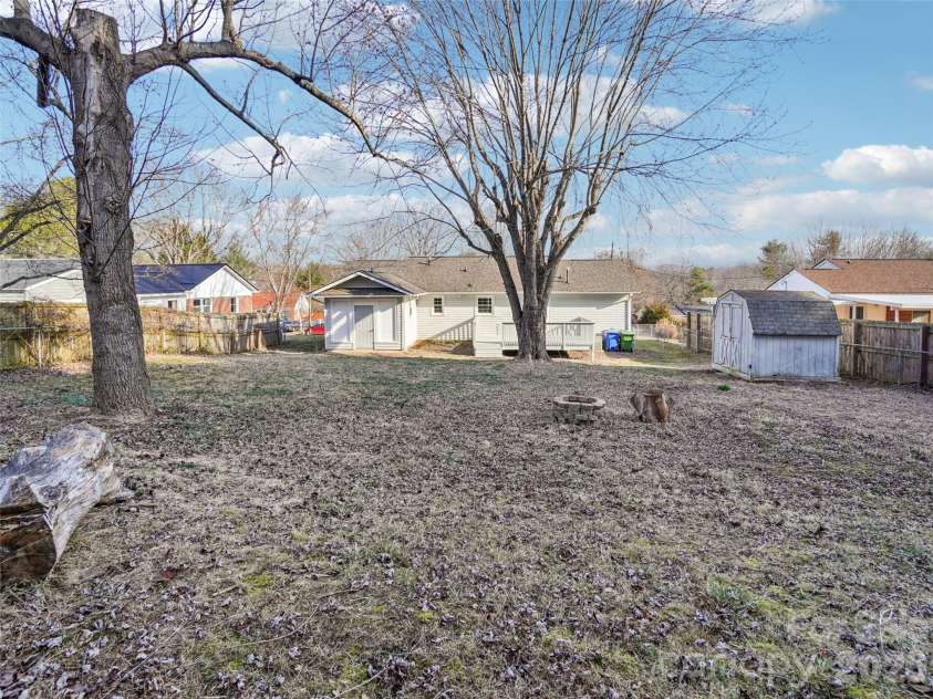23 Starmount Drive, Asheville, NC 28806.  MLS# CAR4351284, YatesRealty ID 9327. 