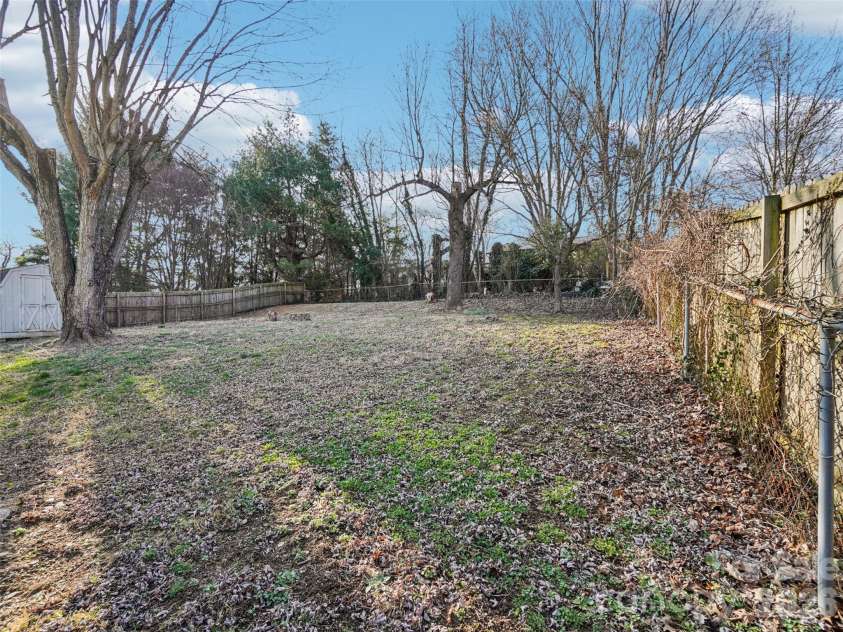 23 Starmount Drive, Asheville, NC 28806.  MLS# CAR4351284, YatesRealty ID 9327. 