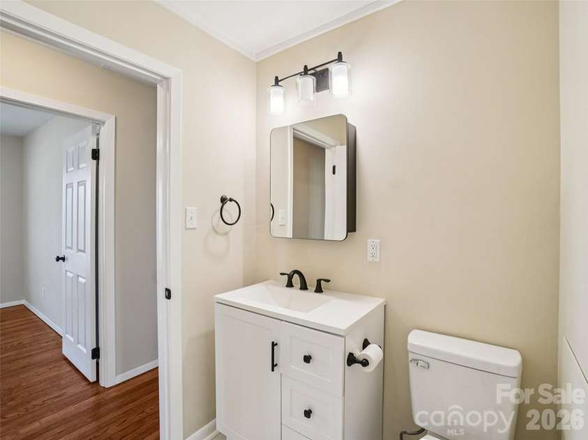 23 Starmount Drive, Asheville, NC 28806.  MLS# CAR4351284, YatesRealty ID 9327. Hall Bath