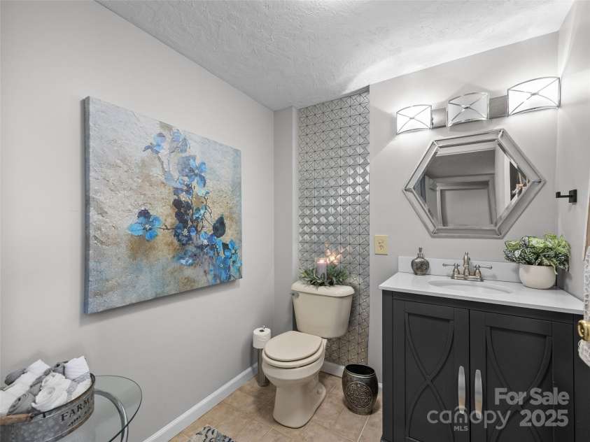 357 Rosewood Lane, Burnsville, NC 28714.  MLS# CAR4248403, YatesRealty ID 9328. 