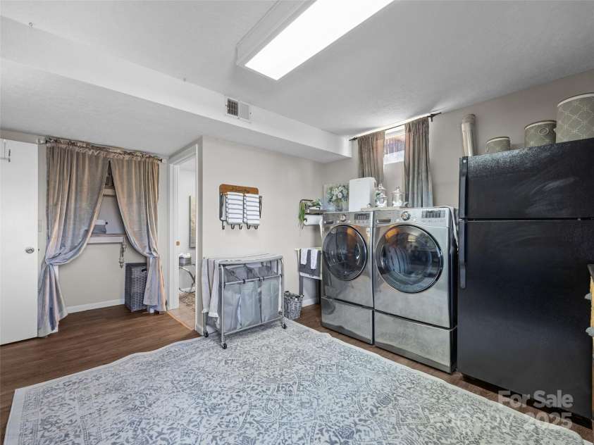 357 Rosewood Lane, Burnsville, NC 28714.  MLS# CAR4248403, YatesRealty ID 9328. 