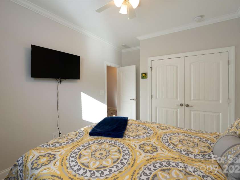 6140 Pier Drive, Denver, NC 28037.  MLS# CAR4208215, YatesRealty ID 9329. 