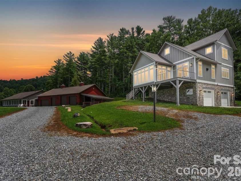 326 Golden Valley Drive, Hendersonville, NC 28792.  MLS# CAR4405195, YatesRealty ID 933. 